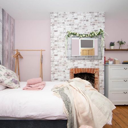 Cosy 3 Bedroom House - Private & Central - Ultra Wifi Canterbury Buitenkant foto