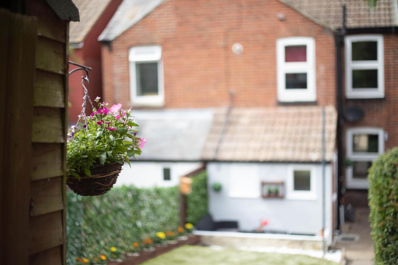 Cosy 3 Bedroom House - Private & Central - Ultra Wifi Canterbury Buitenkant foto