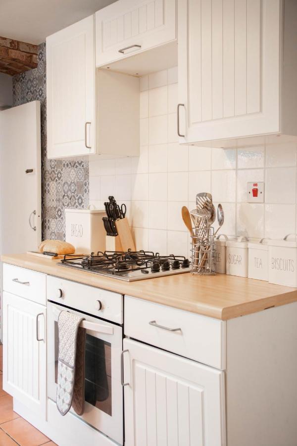 Cosy 3 Bedroom House - Private & Central - Ultra Wifi Canterbury Buitenkant foto