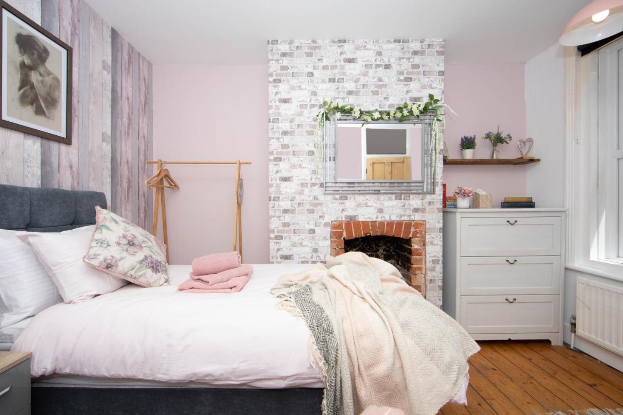 Cosy 3 Bedroom House - Private & Central - Ultra Wifi Canterbury Buitenkant foto